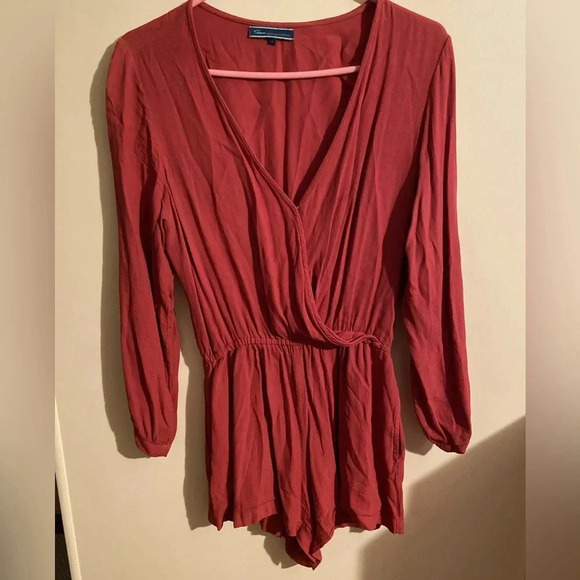 SHORE Brand California Burnt Red Red Sleeve Romper Sz Medium - Picture 1 of 13